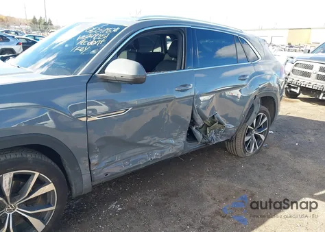 2024 Volkswagen Atlas Cross Sport 2.0T Sel Premium R-Line z USA, uszkodzony, nr VIN 1V2FE2CA3RC249351